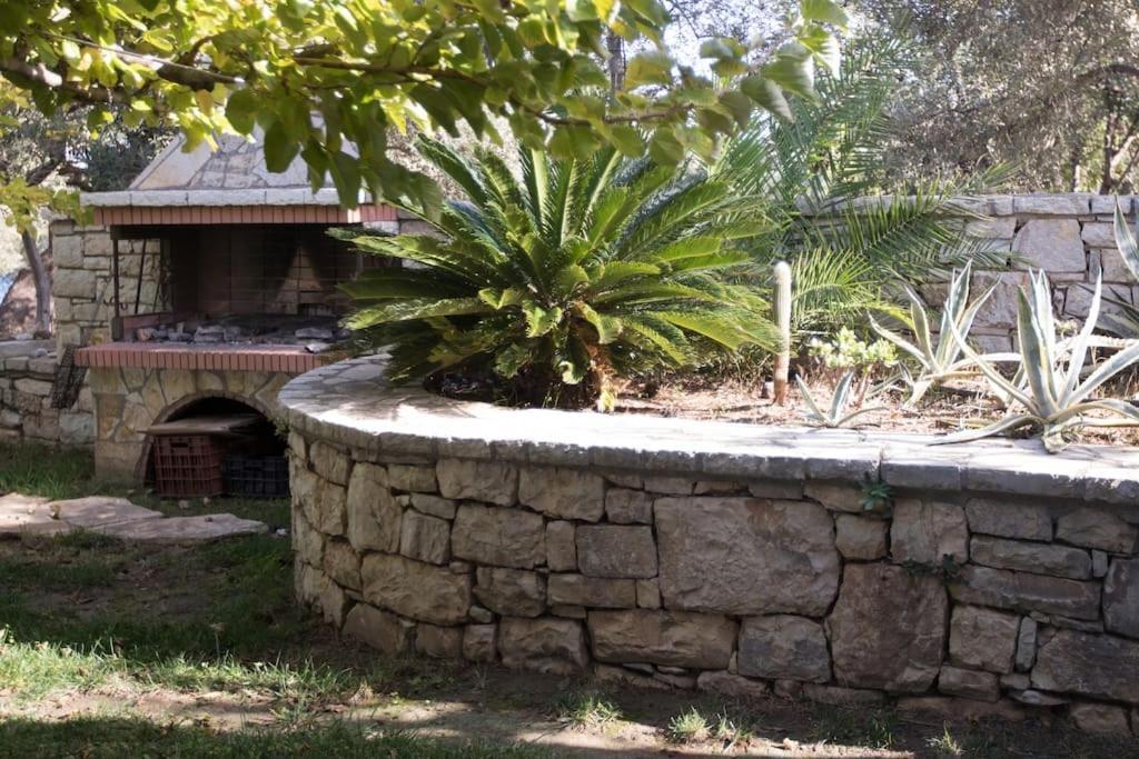 Karantou Villa Tirós Екстериор снимка
