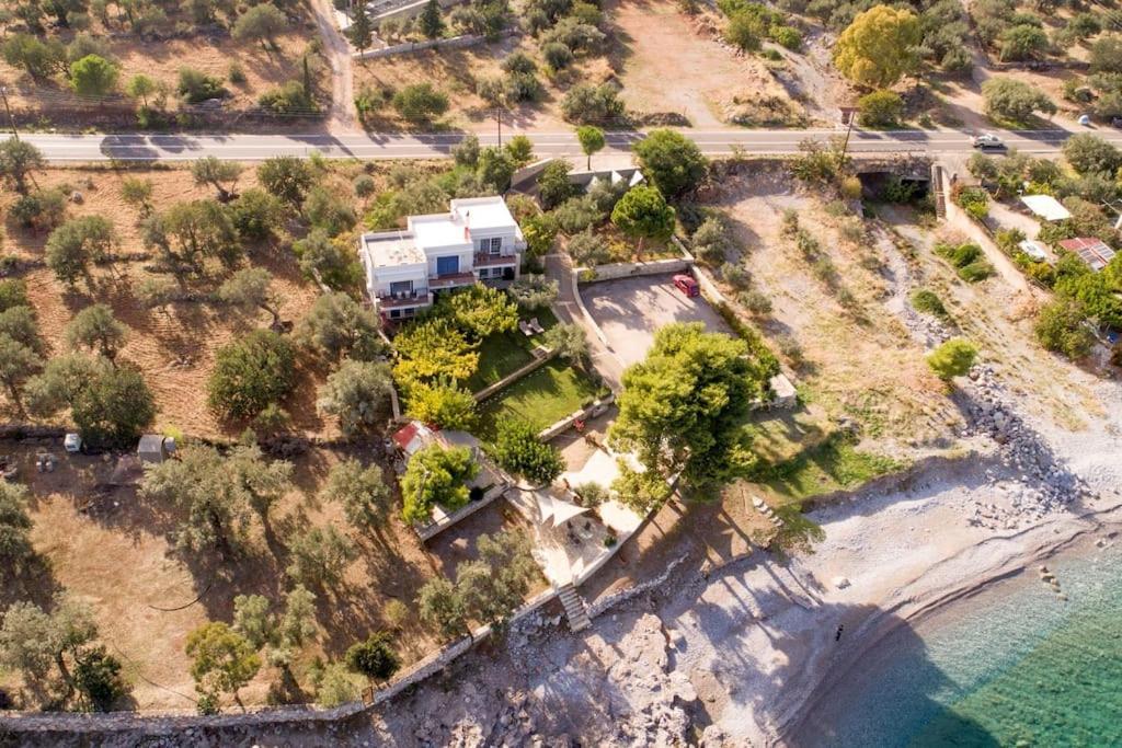 Karantou Villa Tirós Екстериор снимка