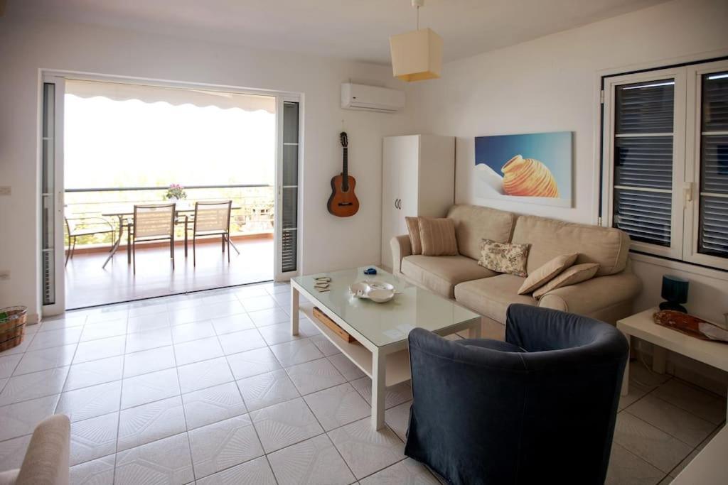 Karantou Villa Tirós Екстериор снимка